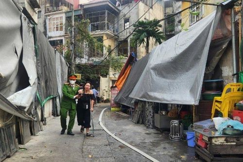 Hà Nội: Cháy nhà 3 tầng ở phố Thanh Nhàn