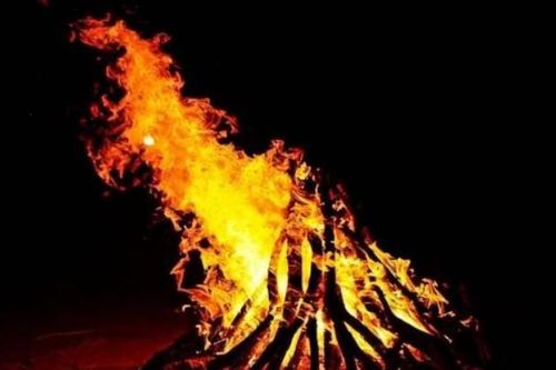 Không nên đốt lửa sưởi ấm ban đêm ở vùng đất Tây Tạng không có người, có thể liên lụy đến tính mạng, tại sao lạ vậy?