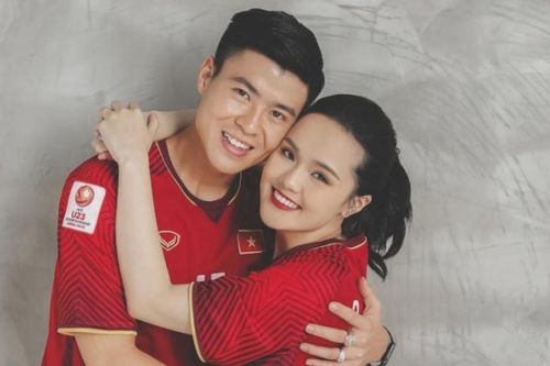 Bóc outfit 'tổng tài' đi thăm chị nằm viện của vợ Duy Mạnh, sương sương tiền tỉ ở trên người.