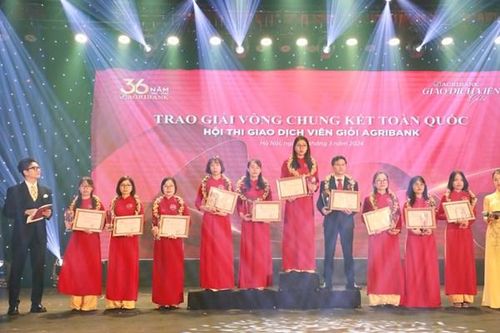 Nâng cao tính chuyên nghiệp của giao dịch viên Agribank
