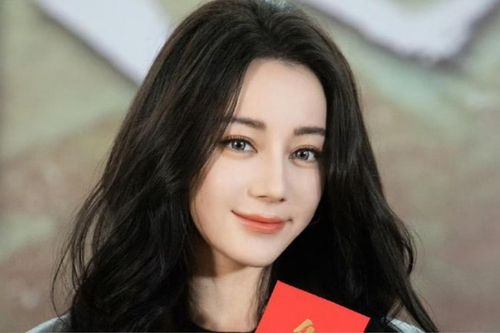Địch Lệ Nhiệt Ba khoe nhan sắc đỉnh cao qua cam thường, 'tình bể bình' bên sao nam kém tuổi