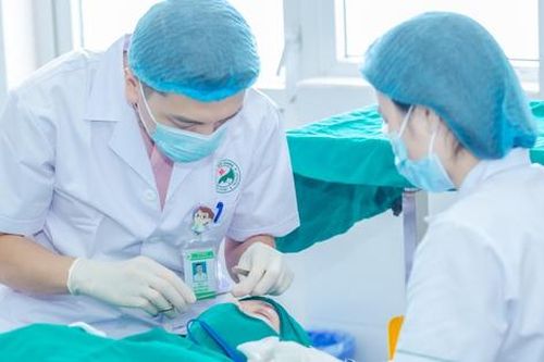 Bác sĩ khuyến cáo: Đừng tham phẫu thuật thẩm mỹ nhiều bộ phận cùng lúc