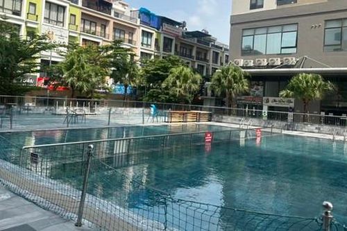 Gia đình đề nghị khởi tố vụ án bé trai đuối nước tại bể bơi IEC Residences