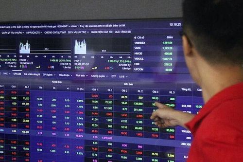 Thấy gì khi các CTCK chạy đua tăng tỷ lệ hoa hồng phát triển cộng tác viên?