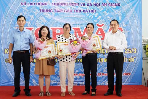 Sở Lao động – Thương binh và Xã hội tỉnh An Giang tôn vinh những người đóng góp cho công tác xã hội