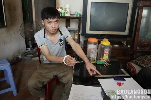 Bắt giữ đối tượng cất giấu 38 viên ma túy trong phòng ngủ