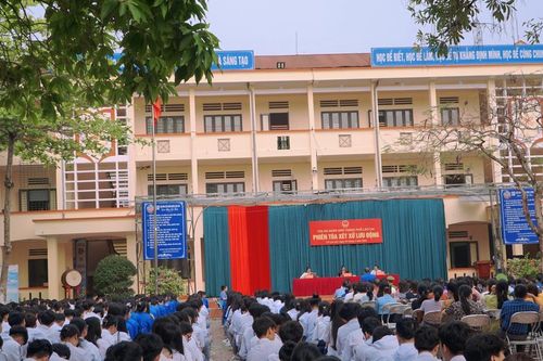 TAND thành phố Lào Cai: Tổ chức phiên tòa xét xử lưu động kết hợp giáo dục pháp luật cho hơn 1.100 học sinh
