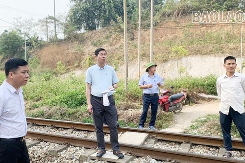 Kiểm tra công tác đảm bảo trật tự, an toàn giao thông đường sắt