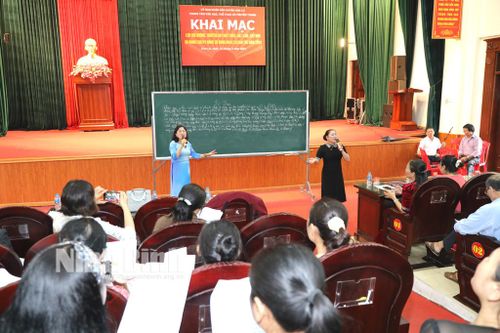 Hoa Lư khai mạc lớp bồi dưỡng hát Chèo, hát Xẩm, hát Văn và nâng cao kỹ năng sử dụng nhạc cụ dân tộc