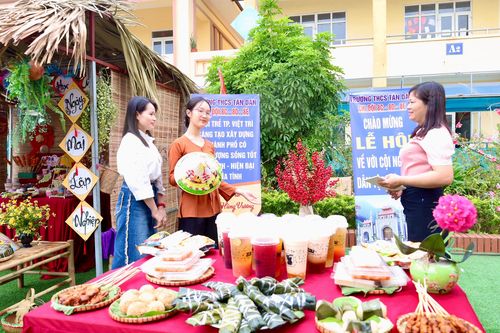 Tổ chức hội chợ và các trò chơi dân gian