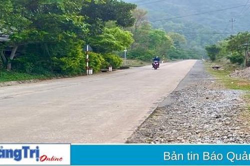 Cần sớm khắc phục tình trạng hư hỏng lề đường trên tuyến đường Hồ Chí Minh nhánh Tây