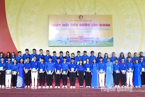 Gần 1.000 học sinh tham gia Ngày hội Tiến bước lên Đoàn