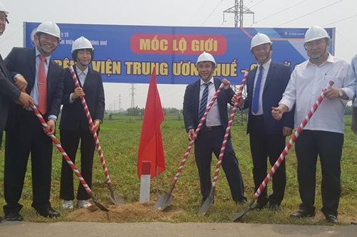 Đoàn Đại biểu Quốc hội Hàn Quốc cùng các nhà đầu tư đến thăm, làm việc tại Bệnh viện Trung ương Huế cơ sở 2