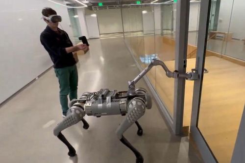 Điều khiển robot bằng tai nghe: Giấc mơ thành hiện thực