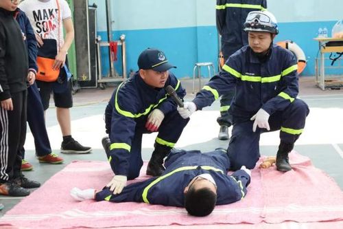 Đối mặt với hiểm nguy, mang lại bình yên cho người dân