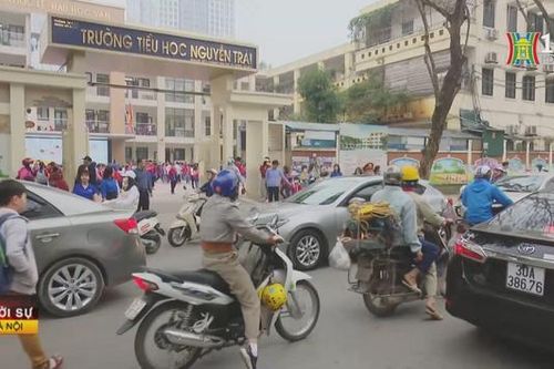 Giảm ùn tắc trước các cổng trường học tại Hà Đông