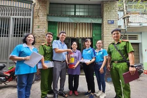Vận động nhân dân tháo 'chuồng cọp' tạo lối thoát hiểm khi có cháy