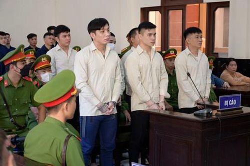 22 bị cáo bắn nhau trong quán karaoke XO lãnh án