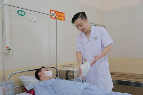 Bị điện giật khi sửa bình nóng lạnh, người đàn ông gặp biến chứng khó cứu