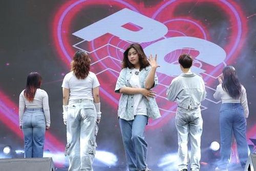 Chùm ảnh: Những hoạt động ý nghĩa tại chiến dịch 'Tắt đèn bật ý tưởng 2024'