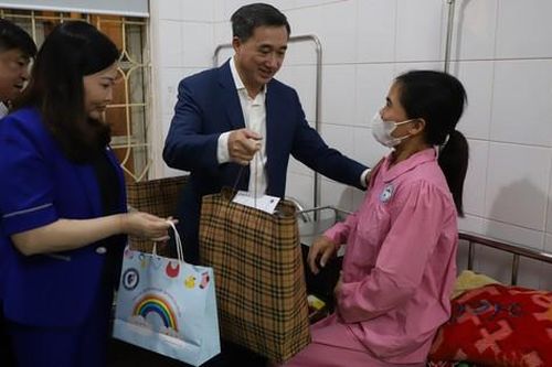 Tăng cường khám, chữa bệnh miễn phí, chuyển giao kỹ thuật cho tuyến dưới tại vùng đồng bào dân tộc thiểu số