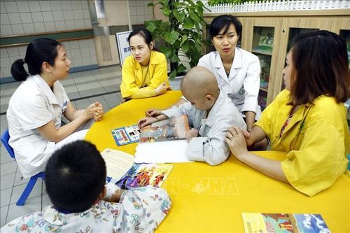 Công tác xã hội bệnh viện lan tỏa tinh thần kết nối, chia sẻ yêu thương cho người bệnh