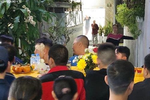 Nghẹn ngào đón thi hài thuyền viên tử nạn ở Biển Đỏ trở về