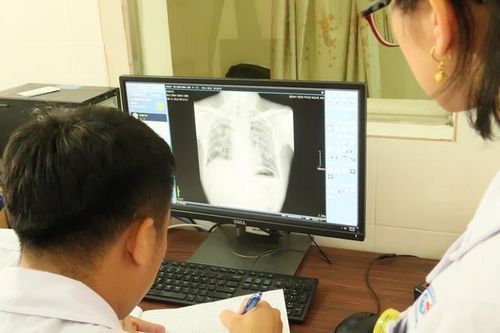Công nhân mắc bệnh bụi phổi ở Nghệ An tự bỏ tiền để đi giám định thương tật?