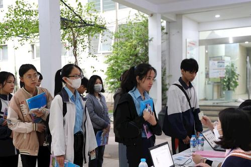 'Chạy đua' tổ chức kỳ thi riêng: Thí sinh có được lợi?