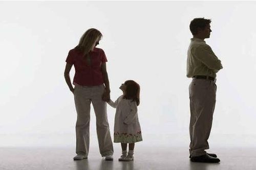 Bố không cấp dưỡng nuôi con, làm thế nào để đảm bảo quyền lợi?