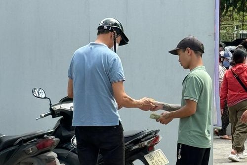 Xuất hiện điểm trông xe tự phát ngay tại cổng Liên đoàn bóng đá Việt Nam