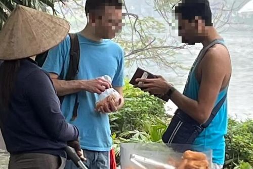 Góc nhìn 365: Phía sau túi bánh rán