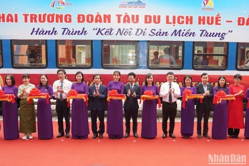 Khai trương đoàn tàu 'Kết nối di sản miền trung'