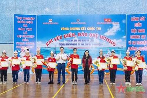 Trao giải cuộc thi 'Em yêu biển, đảo quê hương' tại TP Trà Vinh