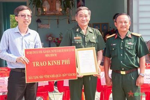 Bộ Chỉ huy Quân sự tỉnh Tây Ninh phối hợp bàn giao Nhà 'Tình nghĩa quân - dân'
