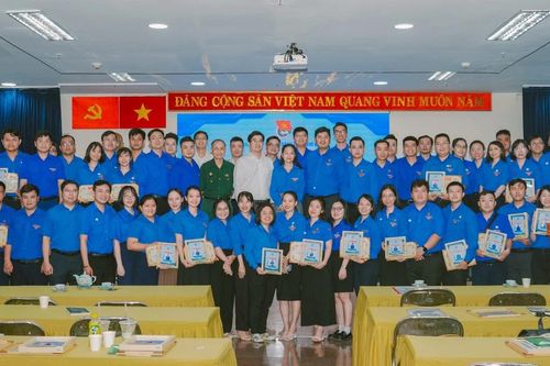 Tuyên dương 80 gương cán bộ đoàn tiêu biểu nhận Giải thưởng 'Sao Tháng Ba' năm 2024