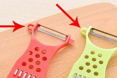Công dụng của lỗ nhỏ trên dao nạo rau củ