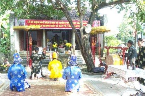 Nhà khoa bảng hiển đạt khoa danh cả hai hàng văn võ