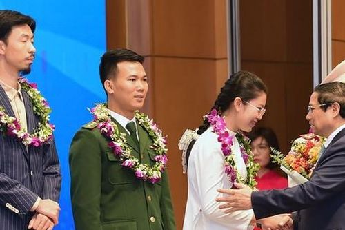 Thủ tướng Phạm Minh Chính biểu dương Gương mặt trẻ Việt Nam tiêu biểu và triển vọng 2023