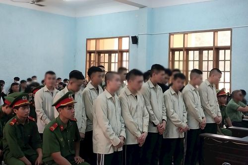 Mang dao rựa, kiếm nhật đi giải quyết mâu thuẫn