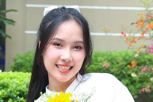 Nữ phó bí thư đoàn xinh đẹp: 'Em giải trí bằng cách lao vào công việc'