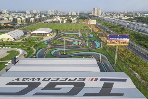 Không cần đi đâu xa, ngay trung tâm TP.HCM đã có đường đua Go-kart