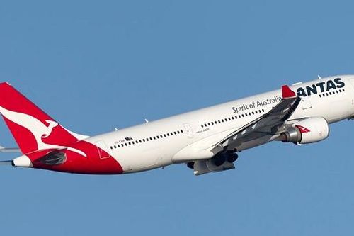 Phi công tắt động cơ giữa trời, máy bay vẫn hạ cánh an toàn
