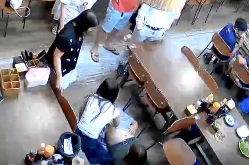 Điều dưỡng kể lại khoảnh khắc 'nhanh như phim' khi cấp cứu du khách tại nhà hàng