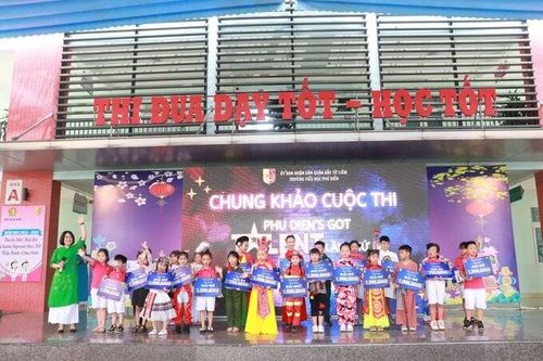 Học sinh Hà Nội thể hiện tài năng chào mừng 10 năm thành lập quận
