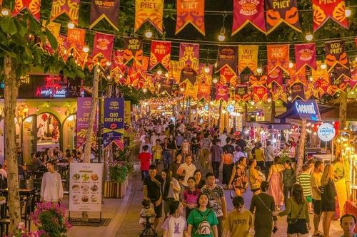 Chợ đêm Vui Phết, Phú Quốc ra mắt show đường phố 'Tinh Tươm'