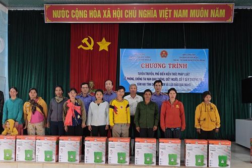 VKSND tỉnh Gia Lai tuyên truyền pháp luật, tặng quà các gia đình chính sách