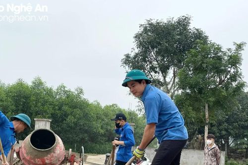 Bí thư Đoàn xã với những việc làm ý nghĩa cho quê hương