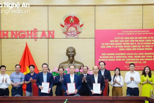 Ký kết biên bản ghi nhớ đầu tư dự án 450 triệu USD sản xuất pin năng lượng mặt trời tại Nghệ An