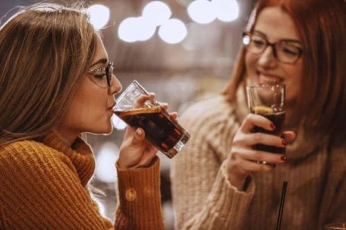 Uống nước ngọt có ga mỗi ngày tàn phá cơ thể bạn như thế nào?